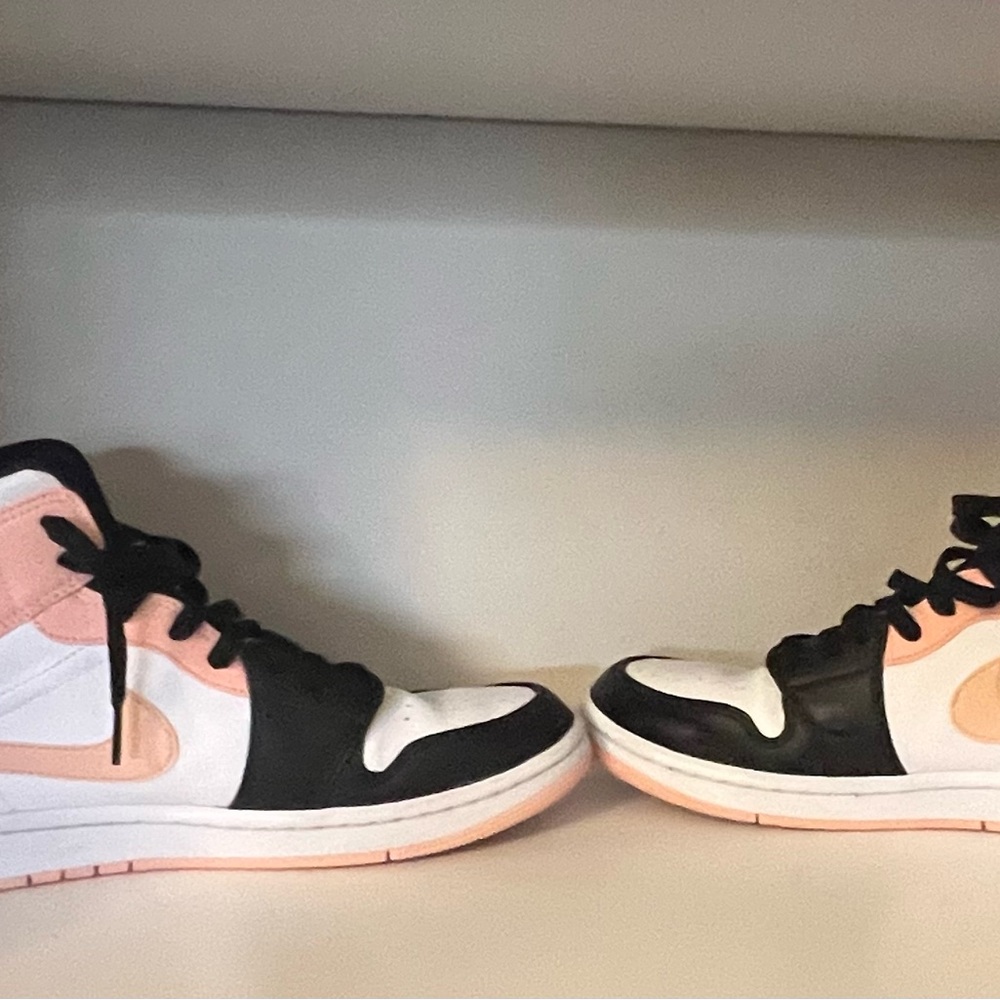 Nike Jordan 1s